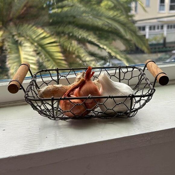 Small French Primitive Antique Mesh Wire Wood Handle Egg Basket - Picture 3 of 3